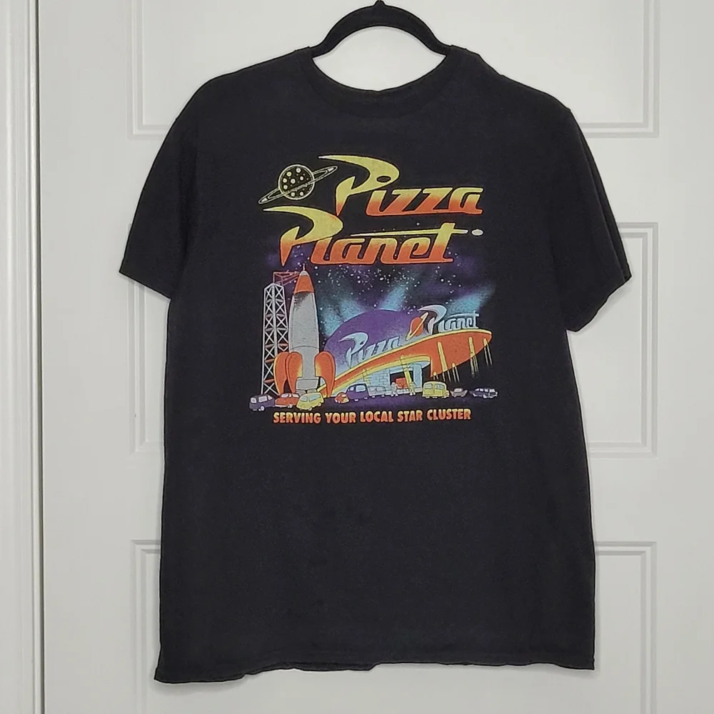Disney Pixar Toy Story Pizza Planet Graphic T-Shirt Large - Picture 1 of 3